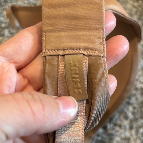 SKIMS Tan Seamless T-Shirt Bra - Picture 5 of 8